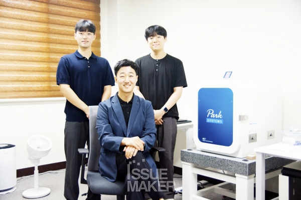 김도형 교수는 “학생들이 제 연구실에서 단순한 실험 기술을 배우는 것이 아니라, 문제를 깊이 있게 바라보는 태도와 사고력을 기를 수 있기를 바랍니다. 그런 점에서 함께 성장할 수 있는 연구실을 만들어가는 게 제 목표입니다”라고 밝혔다.(사진=임성희 기자)