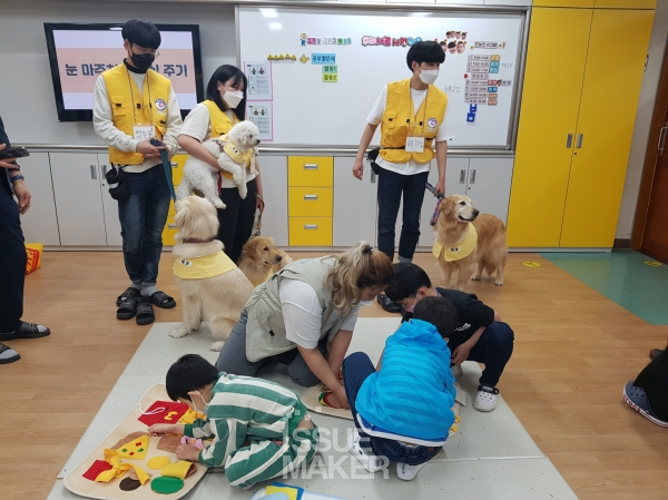 수바이오젠은 지역사회와의 상생발전에서 눈에 띄는 성과를 내고 있다. 동물교감 치유는 특수학교나 일반 학교 특수학급, 예산 가정상담소, 꿈길 진로 직업 체험 등에서 프로그램으로 진행됐고 참여자들의 만족도가 상당히 높았다. (사진=임성희 기자)