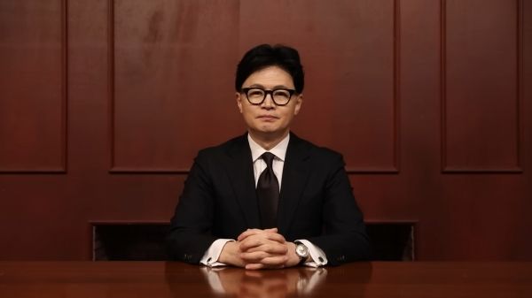 제명 처분을 받은 한동훈 전 국민의힘 대표는 ‘송구’라는 표현으로 고개를 숙였지만, 윤리위원회 재심은 거부했다. ⓒ유튜브 채널 ‘한동훈’ 갈무리