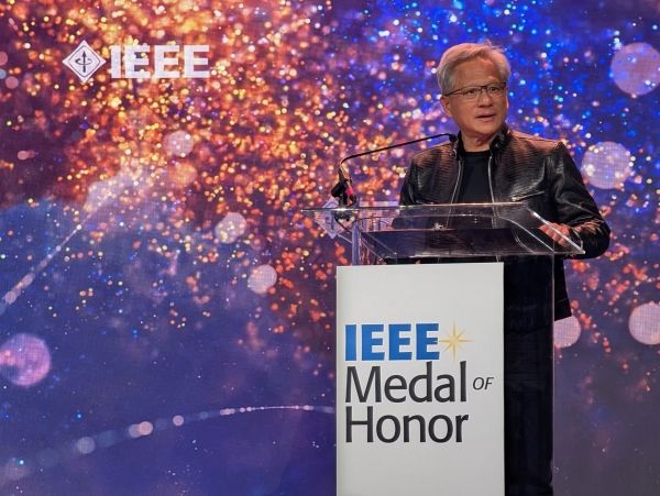 젠슨 황 엔비디아 CEO는 이번 전시회의 주인공인 것처럼 하루에도 몇 차례의 일정을 소화하는 강행군을 펼쳤다. ⓒRob Pegoraro/Flickr