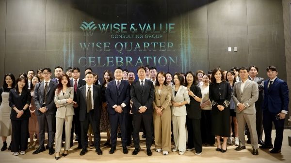 와이즈앤밸류는 구성원들과 함께 성과를 기념하는 자리를 통해, 함께 일한 결과를 함께 나누는 조직 문화를 만들어가고 있다. ⓒ 와이즈앤밸류