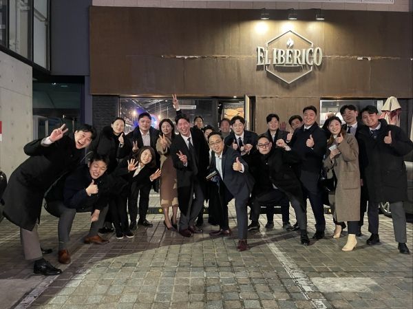 김종호 본부장과 2024년~2025년 동안 함께했던 3본부 팀장들은 지난 8분기 내내 1등을 유지했다.ⓒ원빌딩