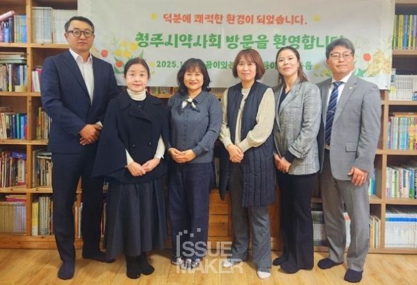 청주시 약사회는 복지사각 지대를 발굴하는 데 앞장서고, ‘꿈이 있는 집’, ‘모퉁이돌’ 등의 아동공동생활가정에 후원금을 전달하는 등 지역의 어려움을 챙기는 데 도움을 주고자 노력하고 있다.