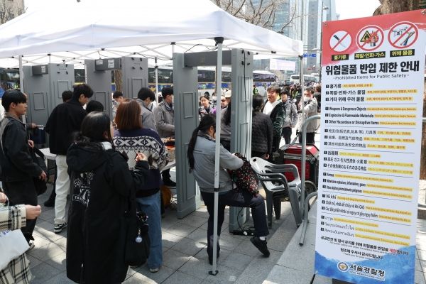 이번 방탄소년단의 광화문광장 공연을 놓고 시민의 기본권이 과하게 억제됐다는 비판도 함께 제기됐다. ⓒ문화체육관광부/이정우/Republic of Korea/Flickr