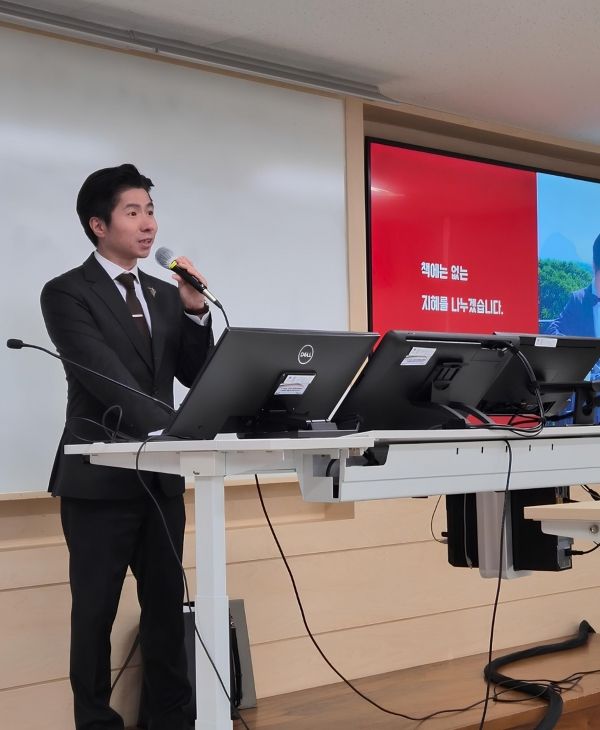 전상욱 소믈리에는 와인보다 먼저 사람의 시간을 읽는 일을 배웠다고 말하며, 작은 응대에서 시작된 감각이 지금의 기준이 되었다. ⓒ 전상욱 소믈리에