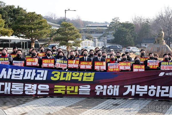 국민의힘은 “국가도, 국민도 안중에 없는 대통령을 선출한 대가가 형사 사법 시스템 전체 붕괴로 되돌아오고 있다”고 비판했다. ⓒ국민의힘