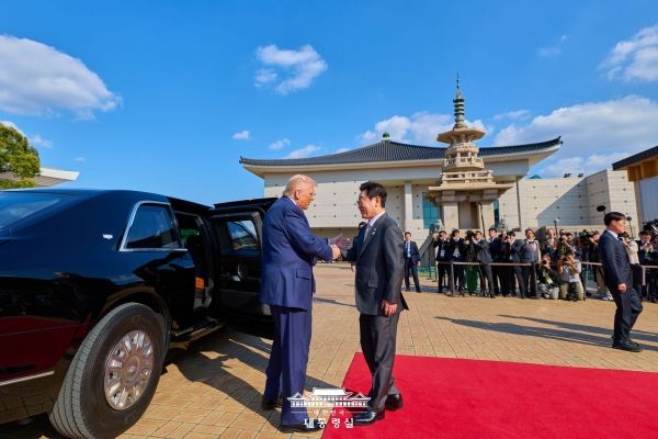 도널드 트럼프 미국 대통령과 가진 한·미 정상회담에선 한국산 핵추진잠수함 도입과 평화적 목적의 농축·재처리 능력을 확보하는 길을 뚫어냈다. ⓒ청와대