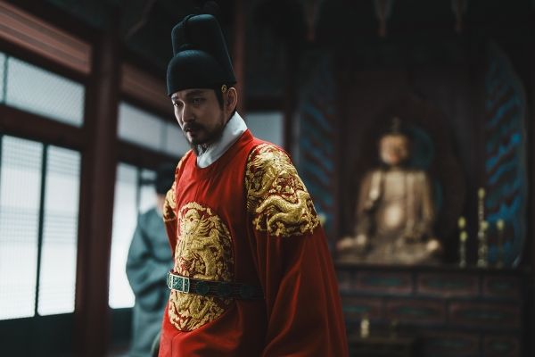 배우 조승우는 “대본에서부터 다양한 소재들이 잘 어우러져 있었고, 왕과 대비와의 관계성이 흥미로웠다”라고 전하며 각각의 인물들이 지닌 서사를 강조했다. ⓒ넷플릭스