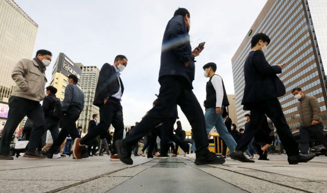 수요일은 서울 낮 최고 기온이 20도 안팎이다. 사진은 출근길 서울 종로구 세종대로사거리 모습. /사진=뉴시스