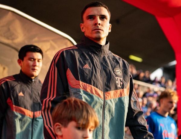 바이에른 뮌헨 미드필더 주앙 팔리냐가 임산부 아내를 속이고 바람을 폈다는 사실이 알려졌다. 사진은 경기장에 들어서는 팔리냐의 모습. /사진=인스타그램 캡처