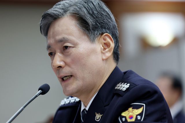 현직 경찰관이 올린 조지호 경찰청장 탄핵 국회 국민동의청원 게시물 동의자가 5만명으로 집계됐다. 사진은 조 청장이 지난 11일 서울 서대문구 경찰청사에서 열린 경찰청, 한국도로교통공단에 대한 국회 행정안전위원회의 국정감사에서 위원들의 질의에 답변하는 모습. /사진=뉴시스