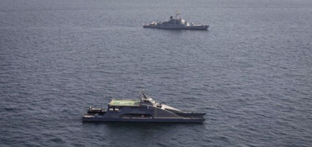 이란 혁명수비대(IRGC) 선박이 작년 3월17일 러시아 및 중국 선박과 함께 오만만에서 합동 군사훈련을 하고 있다. /사진=로이터 