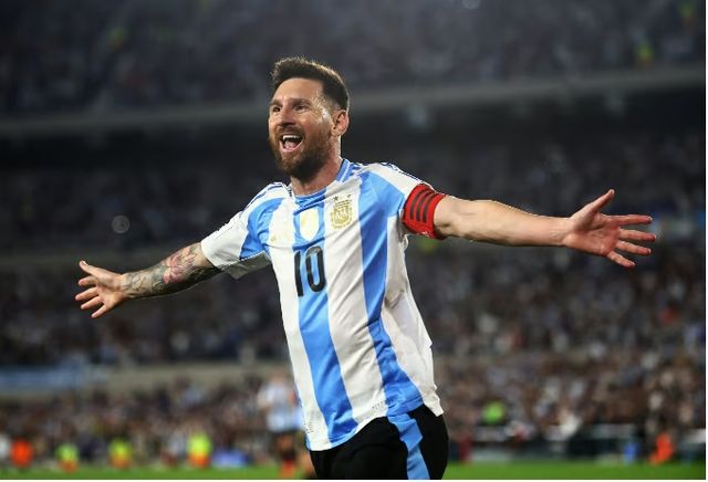 메시가 소속팀에서 해트트릭을 달성했다. 사진은 16일(한국시각) 볼리비아와의 경기에서 득점 후 세레머니 중인 메시의 모습./사진=로이터