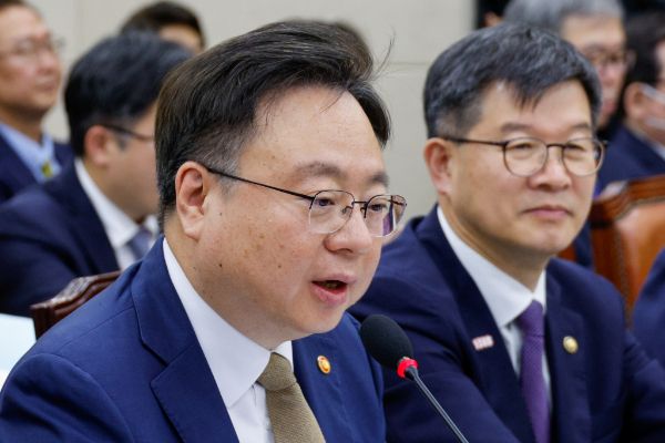 조규홍 보건복지부 장관이 23일 서울 여의도 국회 본관에서 열린 보건복지위원회 종합 국정감사에 출석해 "현장 이탈 전공의가 복귀하지 않을 경우를 대비한 '플랜B'가 존재하지만 전공의 복귀 여건 마련에 최선을 다할 것"이라고 말했다. 사진은 이날 국감에 출석한 조 장관의 모습. 사진=뉴스1