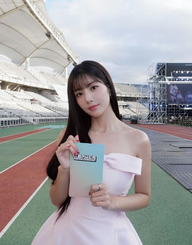 가수 권은비가 지난 19일에 열린 '드림콘서트' 진행 인증샷을 올렸다. /사진=권은비 인스타그램