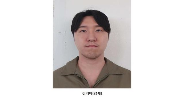 여자친구를 살해하고 여자친구 모친까지 중상 입힌 김레아(26·남)가 1심에서 무기징역을 선고받았다. 사진은 김레아 신상 공개 사진. /사진=뉴시스(수원지방검찰청 제공)