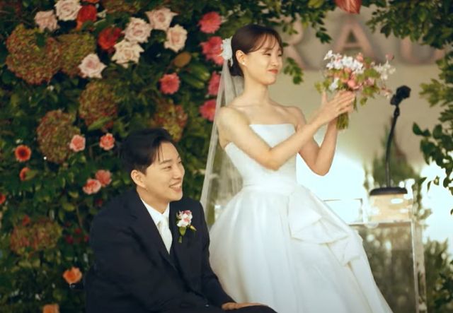그룹 시크릿 출신 송지은(34)과 전신마비 진단을 받은 유튜버 박위(36)가 결혼식을 올린 가운데 박위 남동생 축사가 뒤늦게 논란이 되고 있다. /사진='위라클' 유튜브 캡처