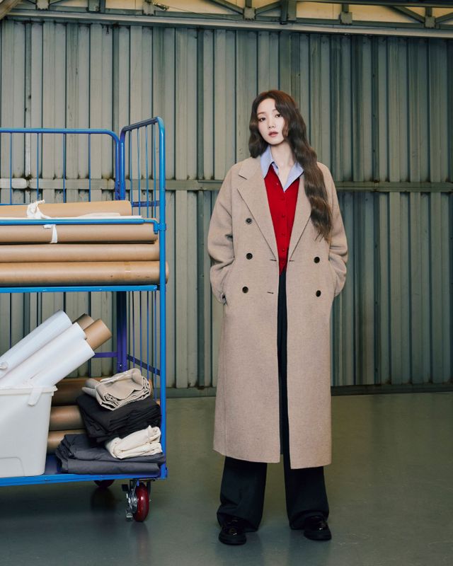 배우 이성경이 포근한 겨울룩을 완성했다./사진=린컴퍼니 라인 어디션(LINE Addition) 제공