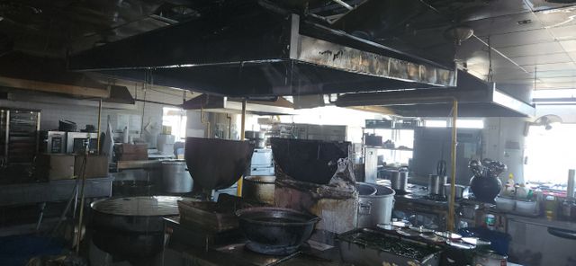 경기 성남시 분당구 야탑동 8층 건물에서 불이 났다. 사진은 야탑동 8층 건물에서 일어난 화재 현장의 모습. /사진=뉴스1(경기도소방재난본부 제공)