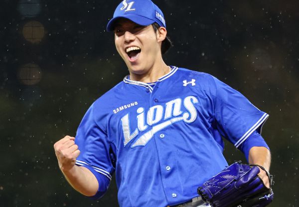 삼성 라이온즈가 한국시리즈 3·4차전에서 원투 펀치의 활약을 바탕으로 승부수를 띄운다. 사진은 지난 21일 KIA전에 등판한 원태인이 상대 타선을 막아낸 뒤 기뻐하는 모습. /사진=뉴스1
