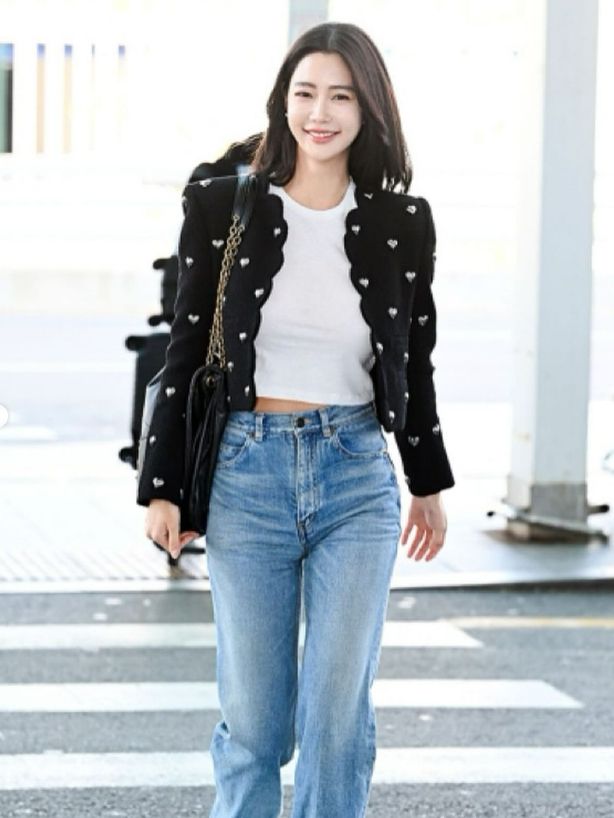 배우 클라라가 지난 24일 공항 패션을 선보였다. /사진=클라라 인스타그램