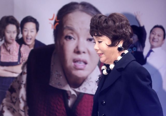  국민배우 김수미의 갑작스러운 비보에 연예계가 충격에 빠졌다. 사진은 2015년 서울 압구정CGV에서 열린 영화 '헬머니' 제작발표회에 참석했던 고 김수미. /사진=머니투데이