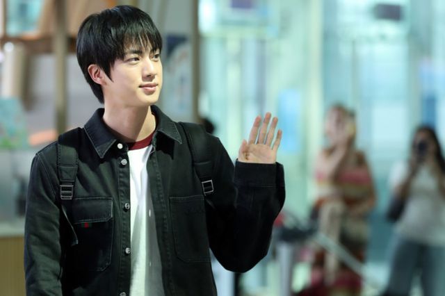 '방탄소년단'(BTS) 진의 첫 솔로 앨범이 순항하고 있다. 사진은 지난달 진이 해외에서 열리는 행사 참석을 위해 출국하는 모습. /사진=스타뉴스