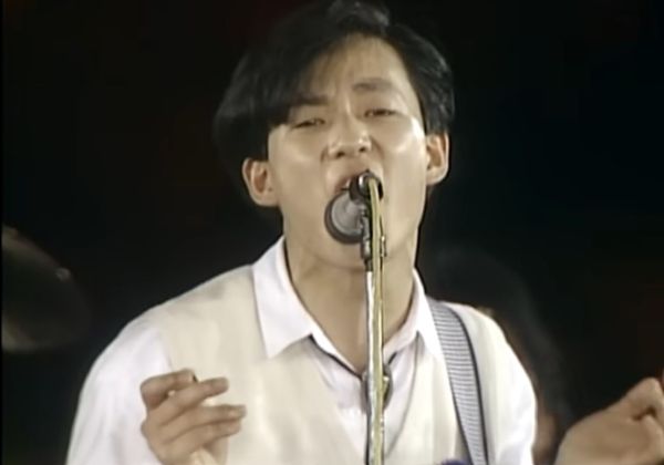 '마왕'이라 불리던 신해철은 의료사고로 2014년 10월27일 46세의 나이로 사망했다. 사진은 1988년 MBC대학가요제에 출연한 그의 모습. /사진=유튜브 캡처