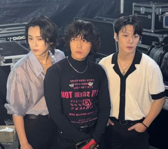 FT아일랜드가 집단 성폭행 혐의로 실형을 선고받은 전 멤버 최종훈에 이어 최민환까지 성추문이 불거졌다. 사진은 TF아일랜드 멤버 이재진(왼쪽부터), 이홍기, 최민환. /사진=최민환 인스타그램 캡처
