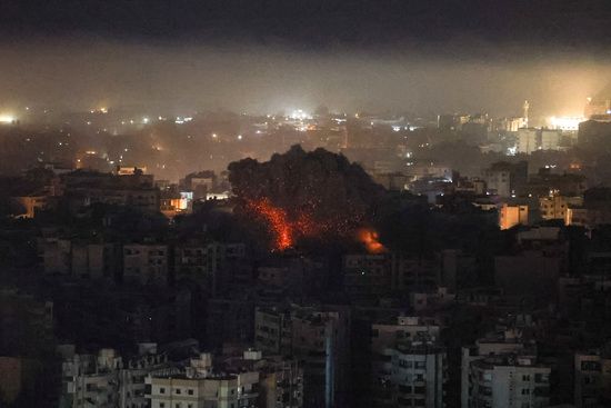 이스라엘군이 이란 수도 테헤란 소재 군사시설을 정밀 타격했다. 사진은 기사와는 무관은 이스라엘의 공습을 받은 레바논 베이루트의 모습. /사진=로이터