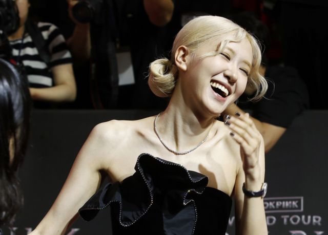 블랙핑크 멤버 로제의 신곡 '아파트'가 영국 오피셜 싱글 톱100 차트에서 4위로 진입했다. 사진은 지난 8월 한 행사에서의 로제. /사진=뉴스1