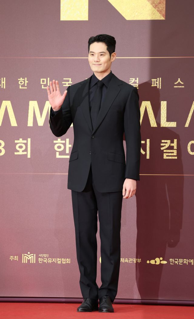 뮤지컬배우 서경수가 발목 부상으로 킹키부츠에서 하차한다./사진=뉴시스 /사진=김명년