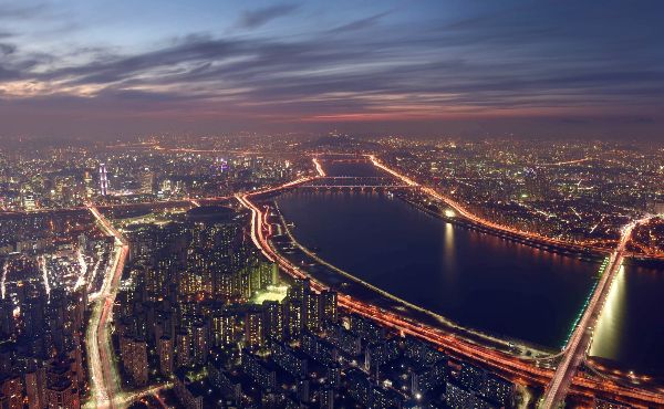 한국이 '세계 최고의 나라' 순위에서 지난해보다 3계단 오른 18위에 올랐다. 사진은 서울 잠실 롯데타워에서 바라본 야경. /사진=머니투데이