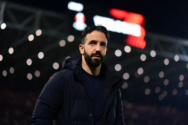 후벵 아모림(포르투갈) 스포르팅CP 감독이 잉글랜드 프리미어리그(EPL) 맨체스터 유나이티드의 새로운 사령탑으로 떠오르고 있다. 사진은 아모림 감독이 지난 3월14일 열린 유럽리그 16강 2차전 경기에서 선수들을 지도하는 모습. /사진=로이터