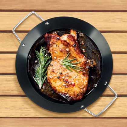 구이류부터 국물류의 밀키트까지 다양하게 즐길 수 있는 30cm 양수팬. /사진=다이소