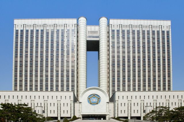 한 상가에 동일한 진료과목 병원이 입점할 수 없음에도 숨기고 임대차 계약을 체결한 혐의로 기소된 60대 여성이 항소심에서 무죄를 선고받았다. /사진= 법무법인 대륜