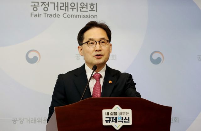 한기정 공정거래위원장이 배달앱 상생안이 사회적 기대에 미치지 못할 경우 입법을 통한 제도개선 등에 나서겠다고 말했다. 지난 2일 한 위원장이 정부세종청사에서 발언하고 있다. /사진=뉴스1
