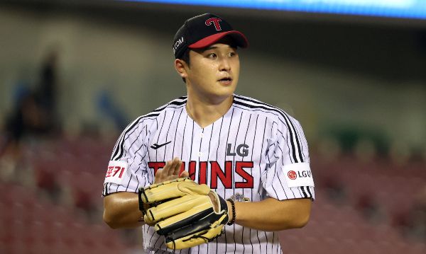 최원태는 가을야구에선 약하지만 KT엔 강하다. 사진은 지난 8월28일 KT전에서 7회까지 1실점으로 매듭 짓고 마운드를 내려가는 최원태의 모습. /사진=뉴스1