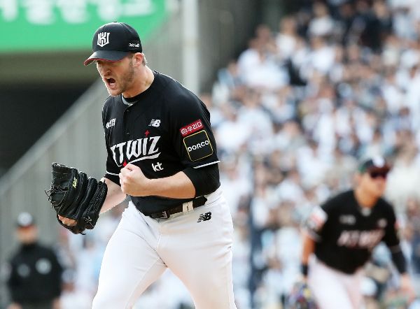 벤자민은 지난 3일 두산과의 와일드카드 결정 2차전에서 7이닝 무실점 쾌투를 펼쳤다. 사진은 이날 포효하는 벤자민의 모습. /사진=뉴스1