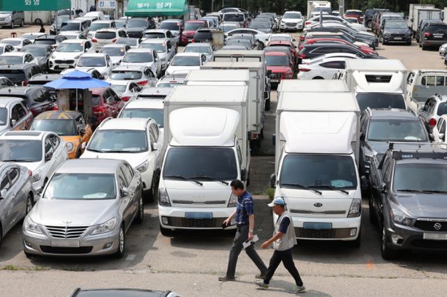 중고차를 훔친 외국인들이 경찰에 붙잡혔다. 사진은 서울 성동구 한 중고차판매점 모습. /사진=뉴스1