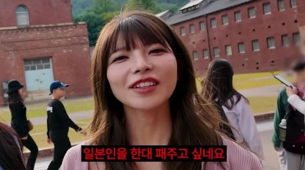 전 일본 AV 배우 우에하라 아이가 서울 서대문형무소에서 일제 탄압을 비판해 자국 누리꾼들의 공분을 샀다. 사진은 지난 18일 서대문형무소를 방문한 그의 모습. /사진=유튜브 캡처