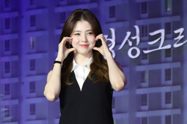  한소희가 1994년생이 아닌 1993년생인 것으로 알려져 화제를 모으고 있다. 사진은 경성크리처 시즌2 제작발표회 모습. /사진=뉴스1