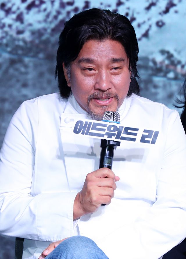 넷플릭스 예능 프로그램 '흑백요리사'에 출연해 화제를 모은 에드워드 리 셰프가 다음달 첫 방송되는 JTBC 예능 프로그램 '냉장고를 부탁해'에 출연한다고 전해져 화제다. 사진은 에드워드 리 셰프가 지난달 7일 서울 마포구 호텔 나루 서울 엠갤러리에서 열린 넷플릭스 예능 '흑백요리사: 요리 계급 전쟁' 기자간담회에서 인사말을 하는 모습. /사진=뉴시스