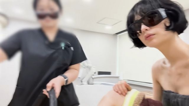 나나가 자신의 유튜브 채널에서 문신을 제거하기 위해 병원에 가는 모습을 공유했다. /사진=나나 유튜브 화면 갈무리