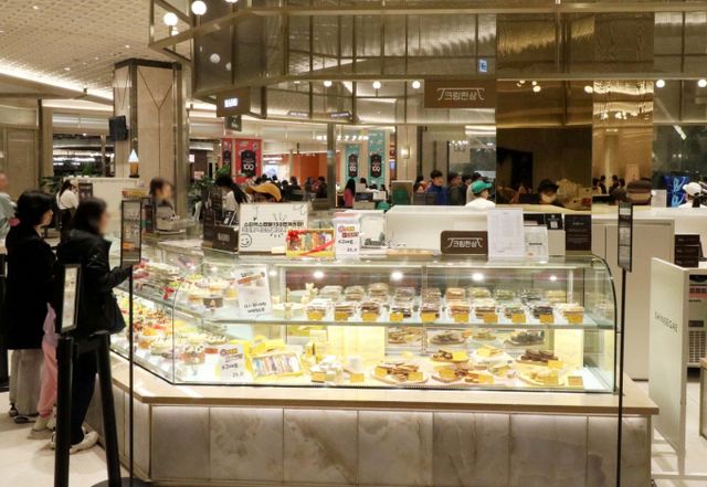 신세계백화점이 지난 7월 문을 연 대구점 스위트파크가 오픈 이후 100일간 누적 방문객수 160만명을 기록했다고 11일 밝혔다. 대구신세계 스위트파크 크림한상 매장 전경. /사진=신세계백화점