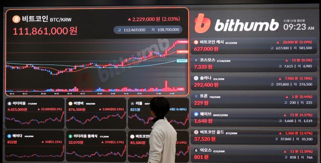 가상화폐 거래소 빗썸이 점유율 확대에 총력을 기울이고 있다. 사진은 지난 11일 서울 서초구 빗썸라운지에 비트코인 시세가 표시되는 모습. /사진=뉴시스