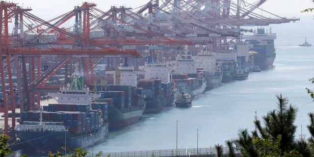 세계 7위 항구인 부산항에 정박 중인 선박들 /사진=뉴스1