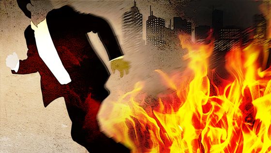 아버지 공장에 불을 질러 보험금을 받아 챙긴 40대 현직 경찰이 구속 송치됐다. /삽화=머니투데이