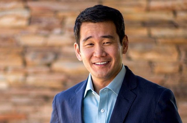  미국 민주당 소속 한국계 상원의원인 데이브 민 의원이 지난 5일 실시된 연방 하원의원 선거에 출마해 연방 하원의원으로 당선됐다. /사진=데이브 민 페이스북 캡처