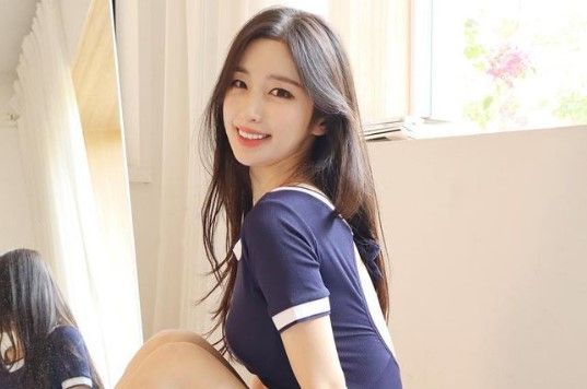 방송인 겸 프리랜서 아나운서 김나정이 해외에서 마약을 투약했다는 글을 자신의 SNS에 올렸다 빛삭한 뒤 귀국해 받은 마약 검사에서 필로폰 양성 반응이 나왔다. /사진=김나정 인스타그램